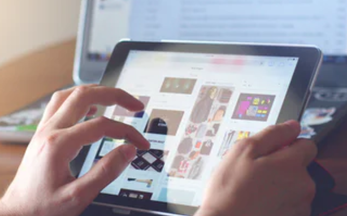 網(wǎng)站設(shè)計應(yīng)該選擇滾動還是單擊？